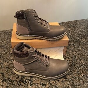 Reserved Footwear desert boots grey NIB 9.5